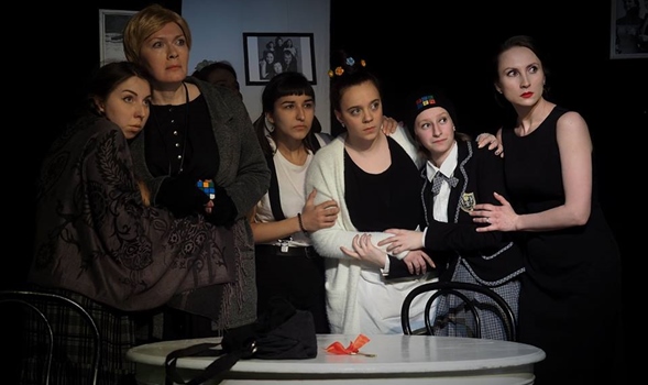 Восемь любящих женщин